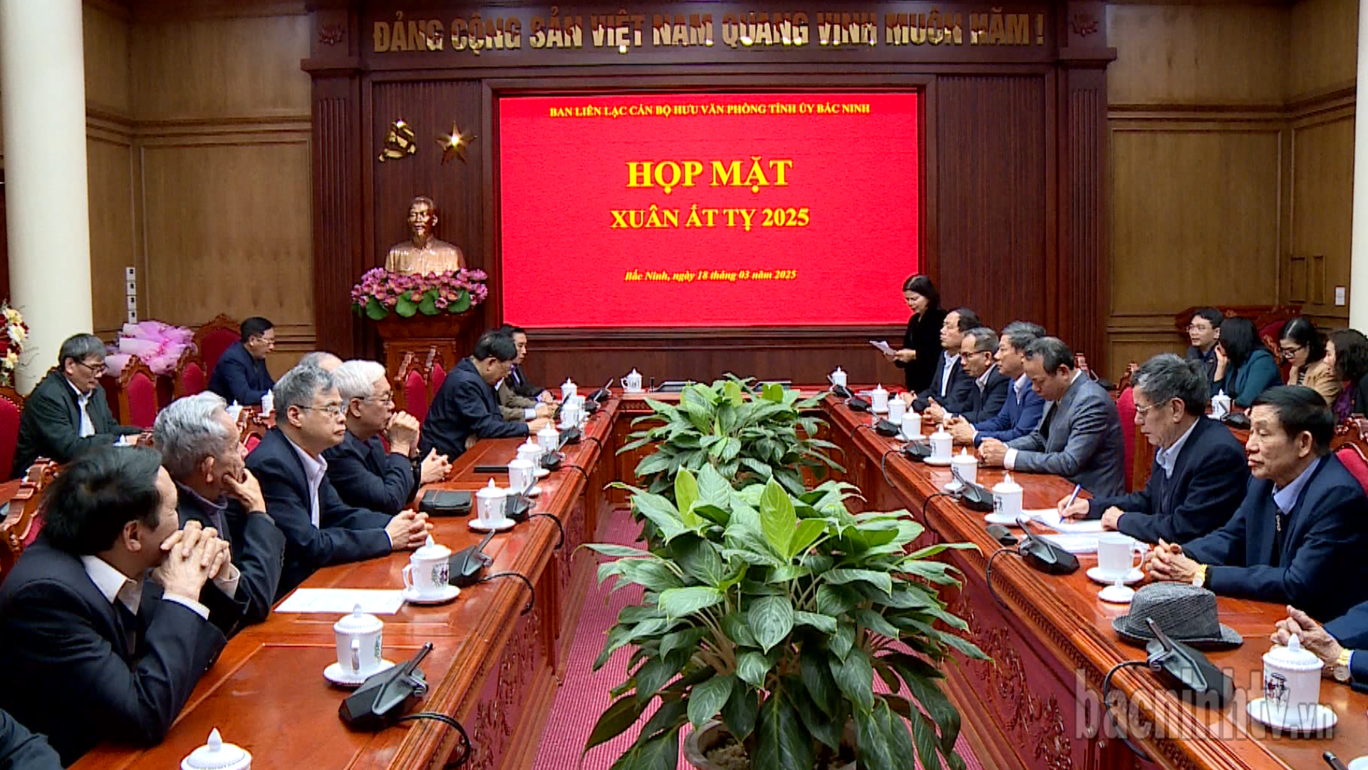 Gặp mặt thường niên Ban Liên lạc cán bộ hưu Văn phòng Tỉnh ủy xuân Ất Tỵ