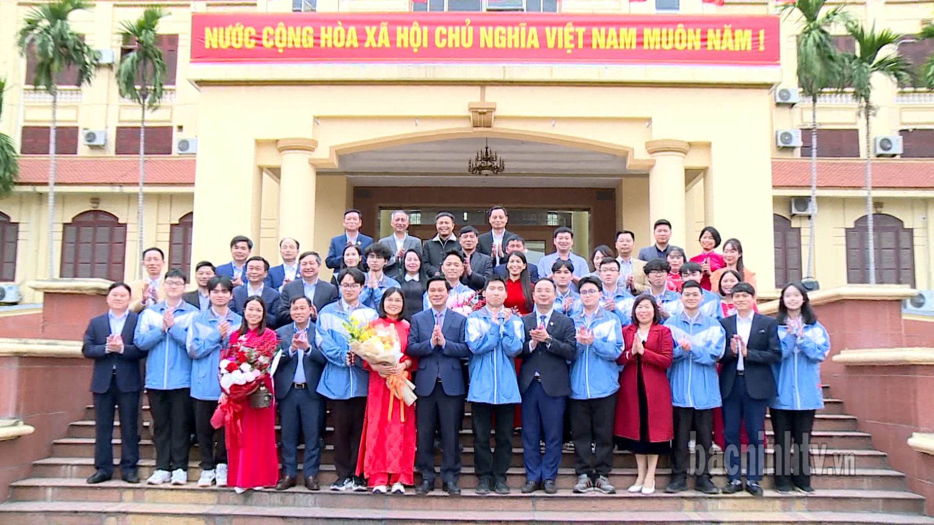 Lãnh đạo tỉnh gặp mặt học sinh tham dự Kỳ thi chọn đội tuyển Olympic khu vực và quốc tế năm 2025