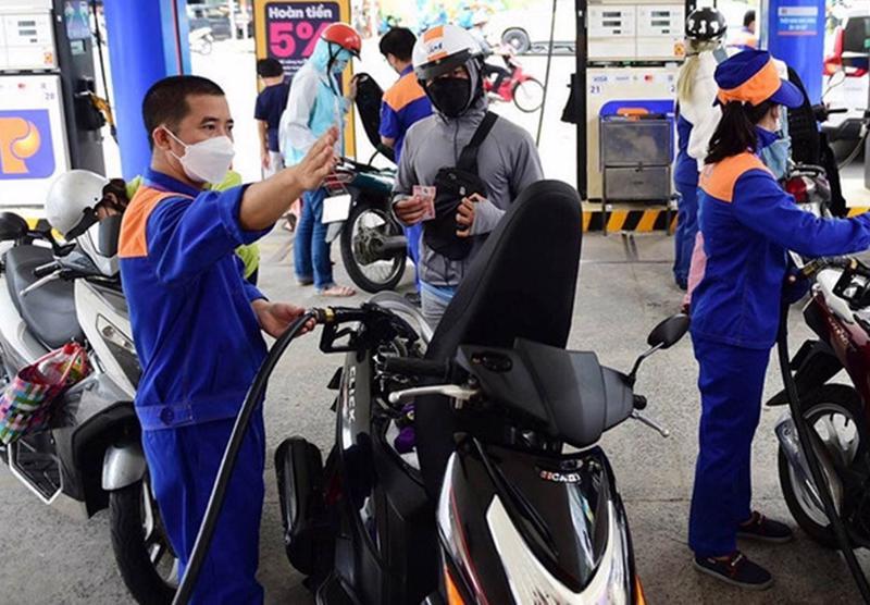 Giá xăng tăng trở lại sau 3 đợt giảm liên tiếp