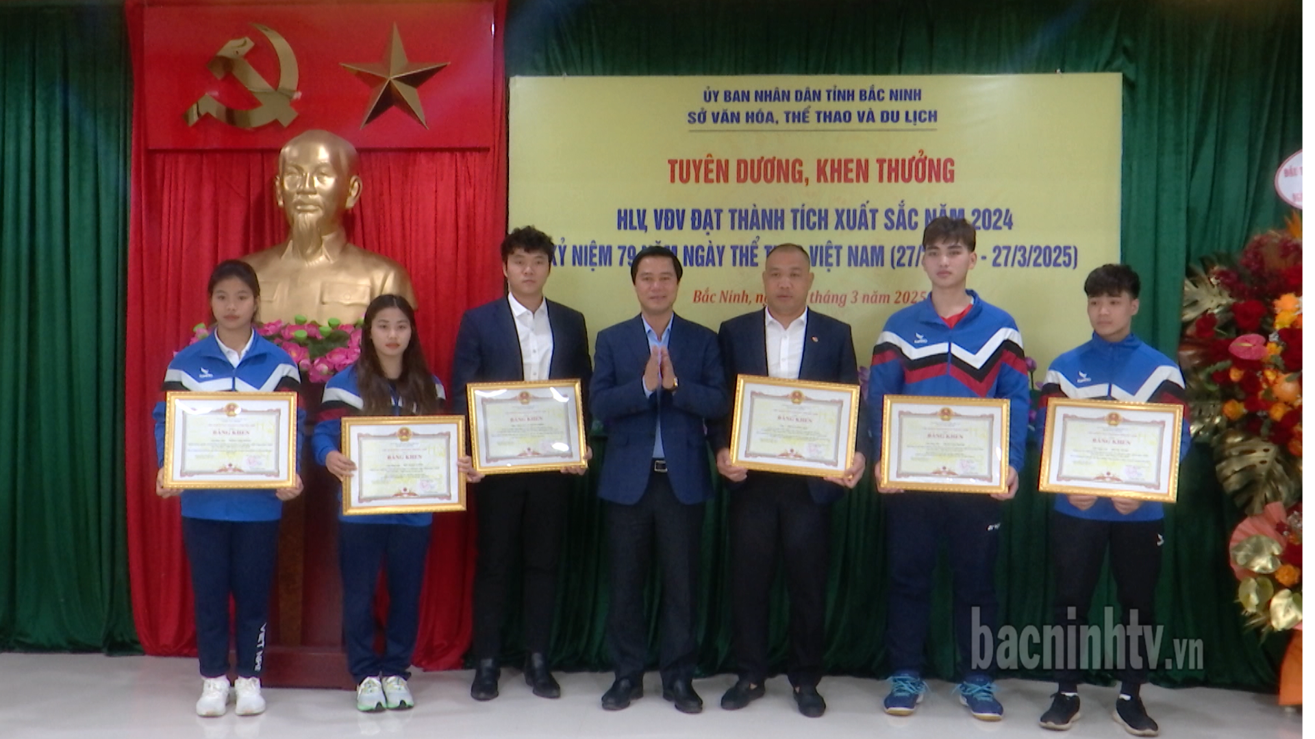 Gặp mặt, khen thưởng HLV, VĐV đạt thành tích xuất sắc năm 2024