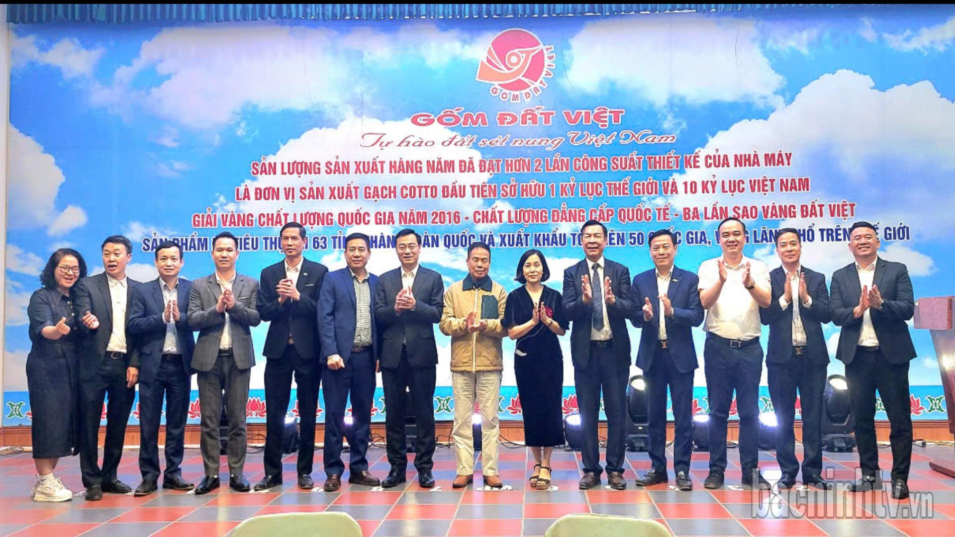 Gốm Đất Việt gặp mặt báo chí đầu Xuân 2025