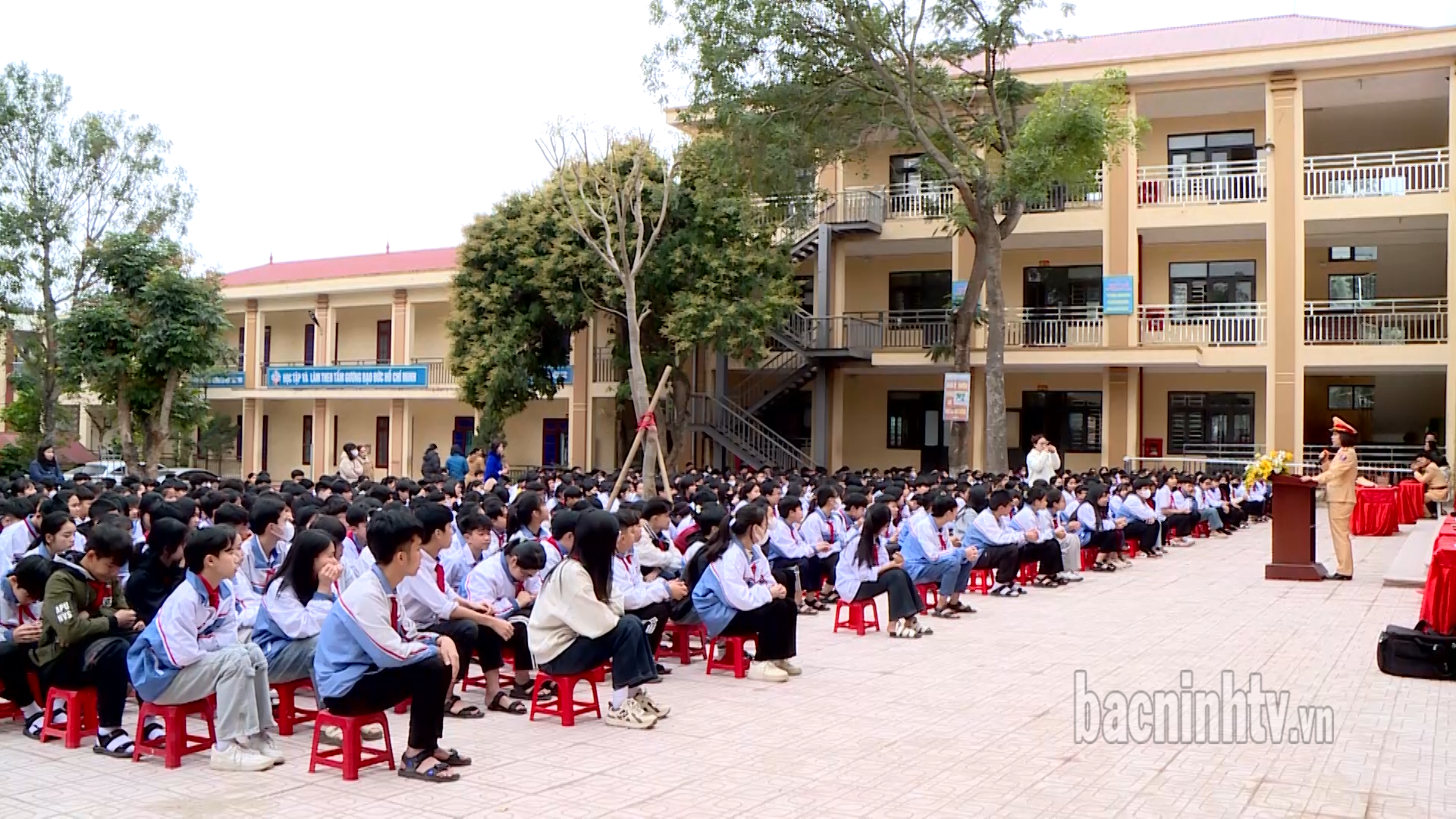 Tiên Du hơn 630 học sinh tham gia ngoại khóa tuyên truyền ATGT