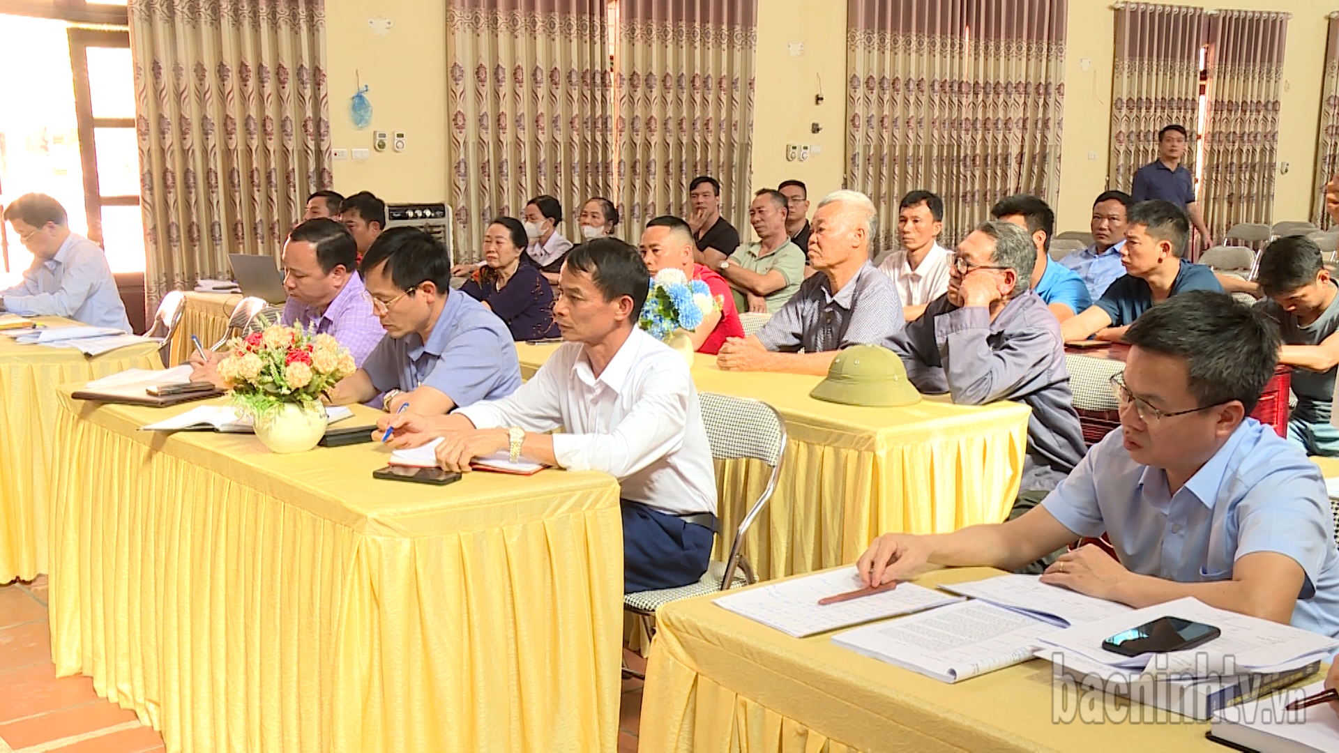 Quế Võ đối thoại với các hộ dân có đất bị thu hồi để thực hiện dự án đường Vành đai 4 tại xã Chi Lăng