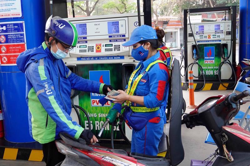 Giá xăng dầu tiếp tục giảm
