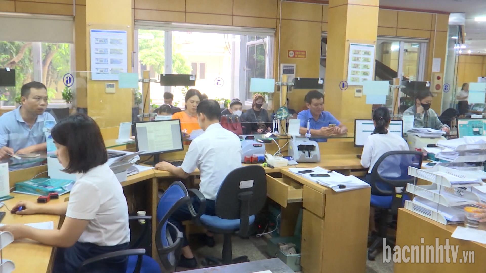 Các Ngân hàng huy động vốn phục vụ sản xuất kinh doanh