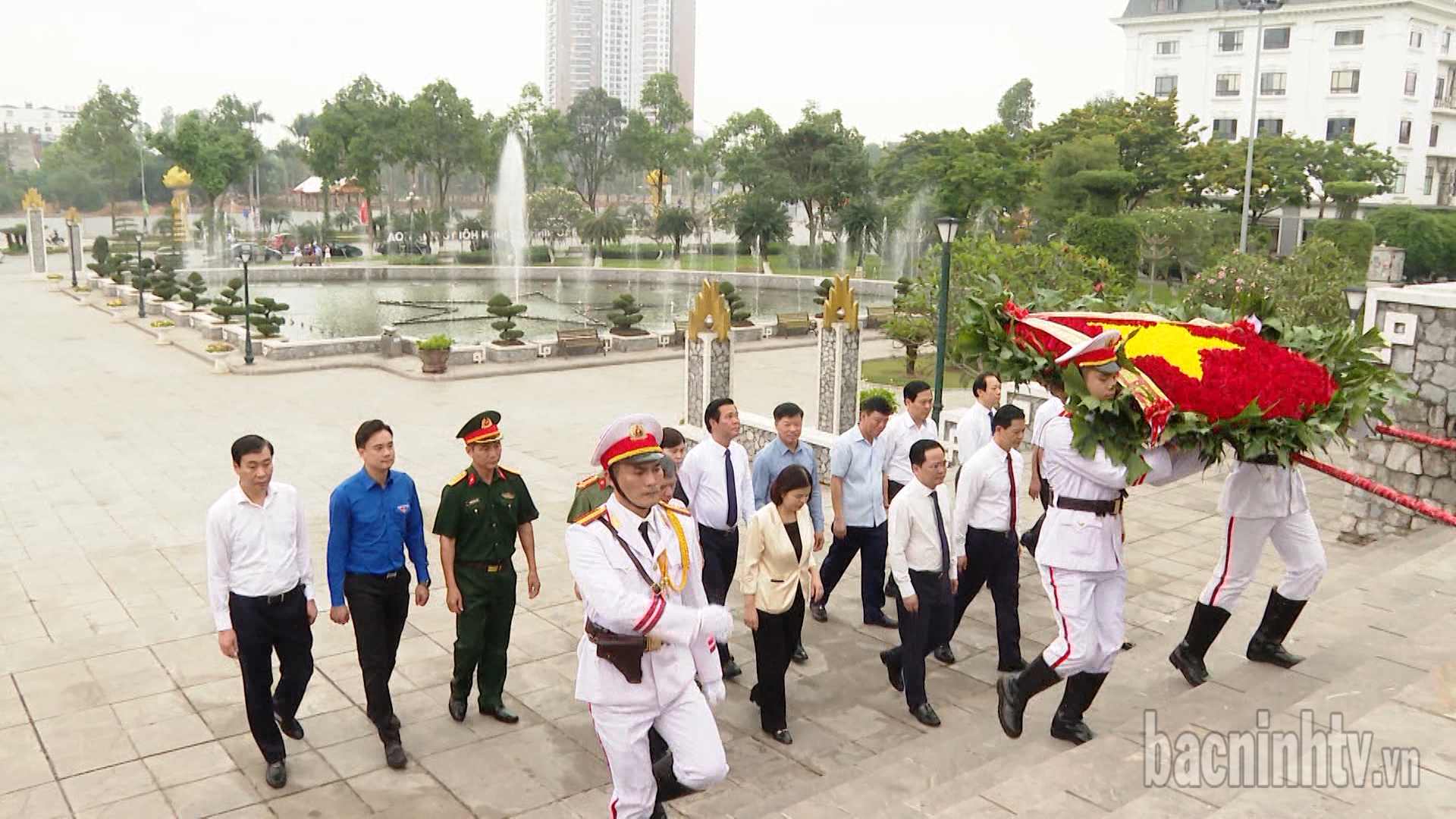 Đoàn đại biểu tỉnh Bắc Ninh dâng hương tưởng niệm các Anh hùng liệt sỹ
