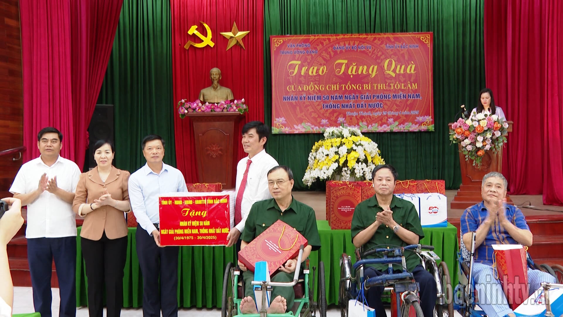 Trao quà của Tổng Bí thư Tô Lâm cho Trung tâm Điều dưỡng thương binh Thuận Thành
