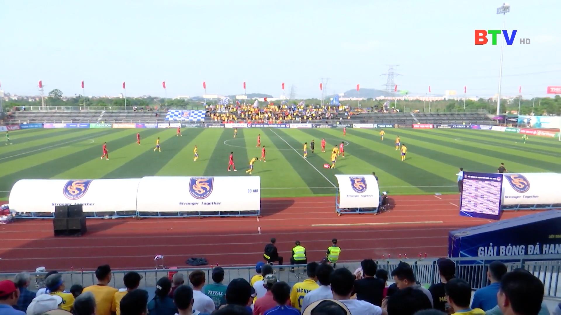 THẮNG TRẺ PVF-CAND 3-0, BẮC NINH FC LÊN NGÔI ĐẦU BẢNG