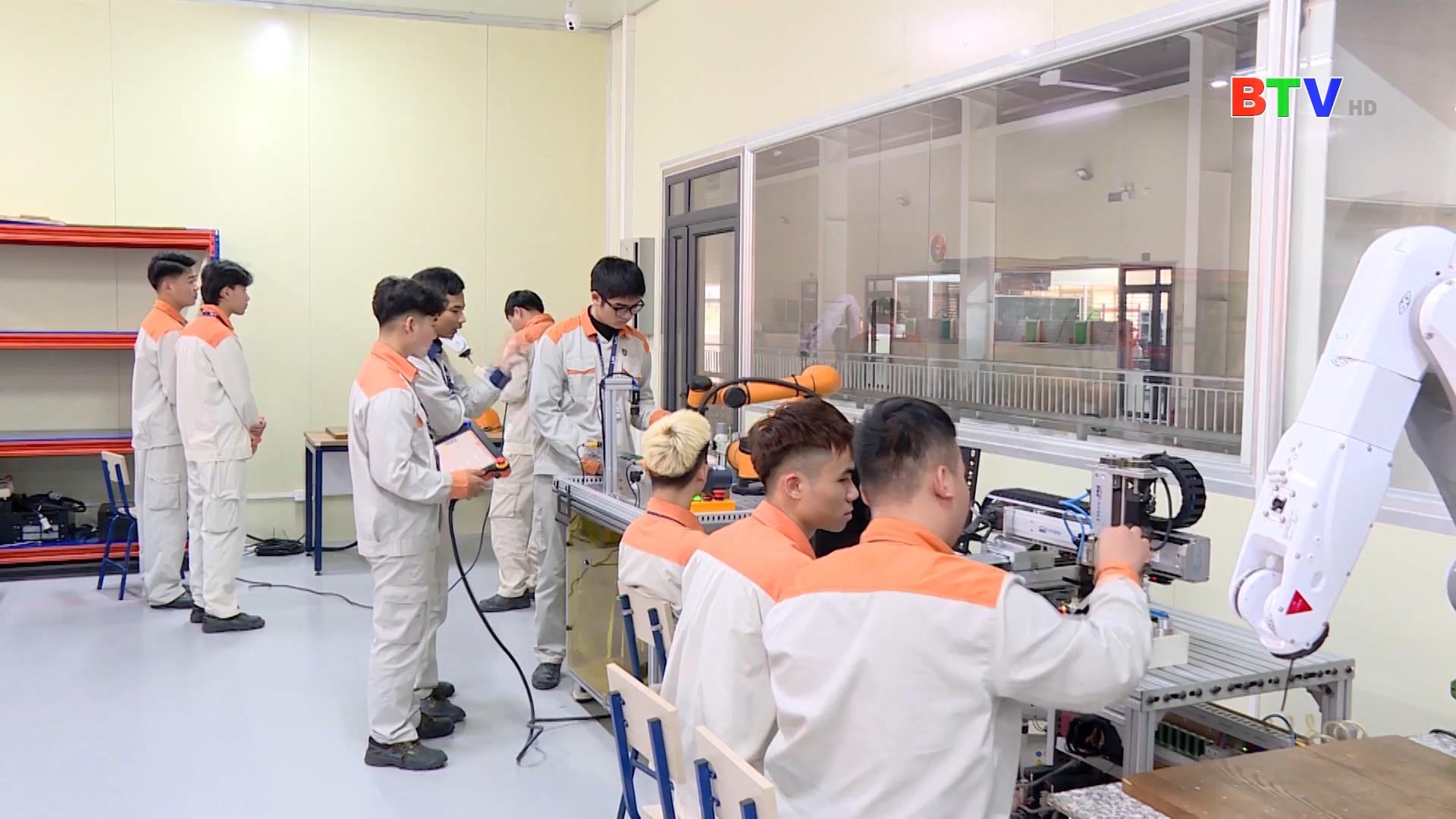 TĂNG CƯỜNG ỨNG DỤNG CÔNG NGHỆ THÔNG TIN, NÂNG CAO CHẤT LƯỢNG GIÁO DỤC NGHỀ NGHIỆP 