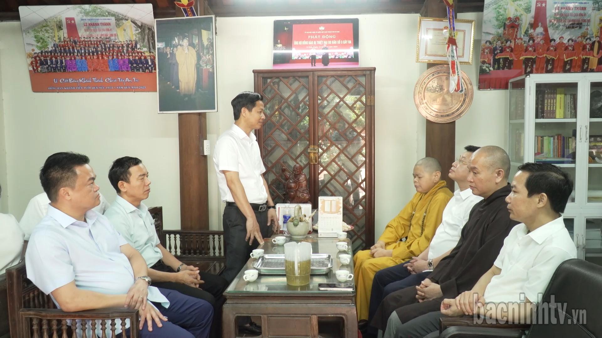 Lãnh đạo thành phố Từ Sơn thăm, chúc mừng Ban Trị sự Giáo hội Phật giáo Việt Nam, TP Từ Sơn