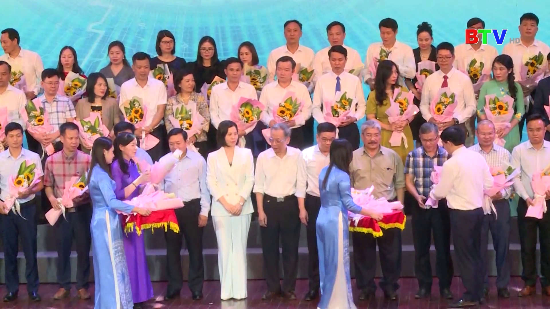 Sáng tạo đổi mới, ứng dụng công nghệ trong xã hội hiện đại