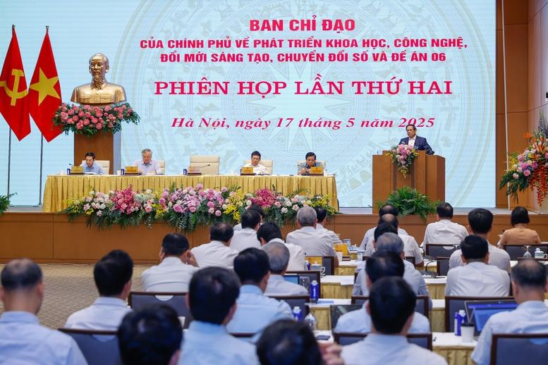 Thủ tướng: Cương quyết cắt bỏ các thủ tục rườm rà, gây phiền hà cho người dân và doanh nghiệp