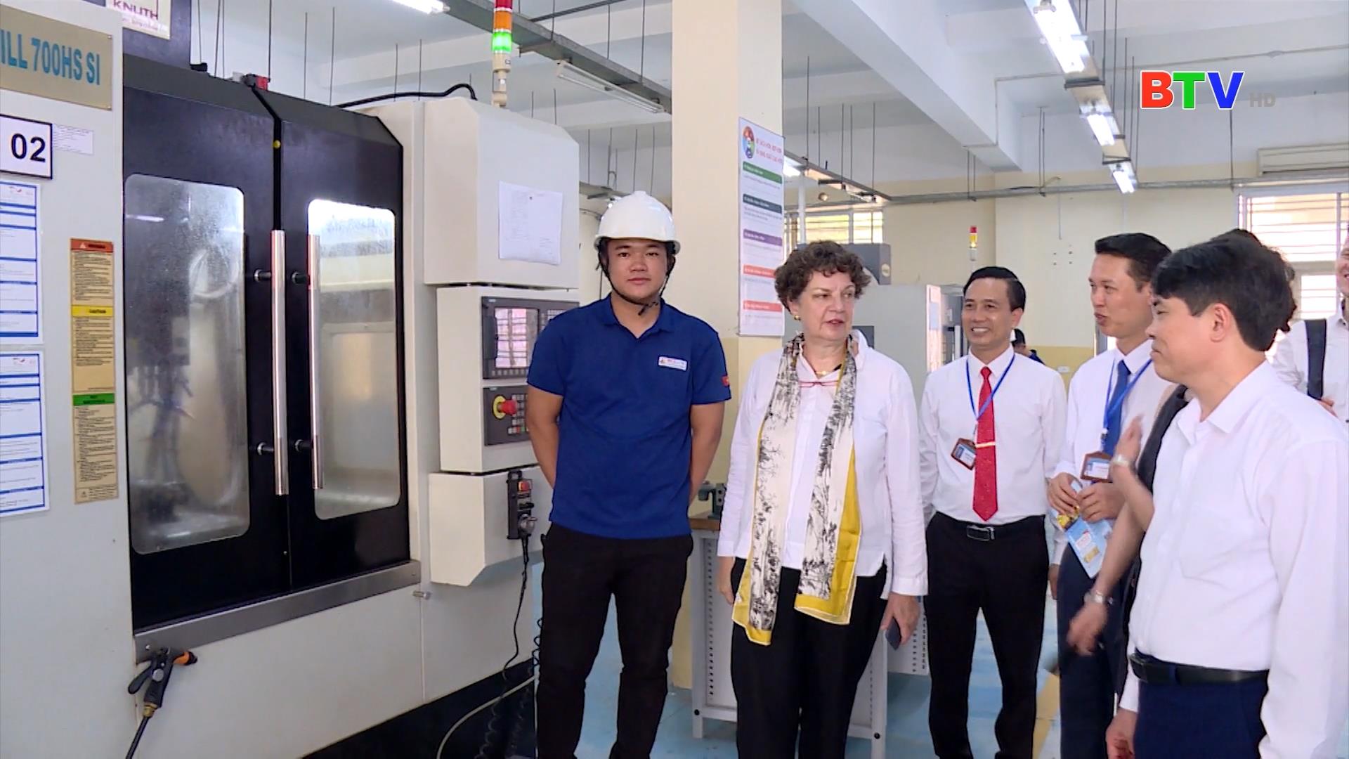 TRƯỜNG CAO ĐẲNG CÔNG NGHIỆP BẮC NINH ĐÁP ỨNG THỊ TRƯỜNG LAO ĐỘNG TRONG GIAI ĐOẠN PHÁT TRIỂN MỚI