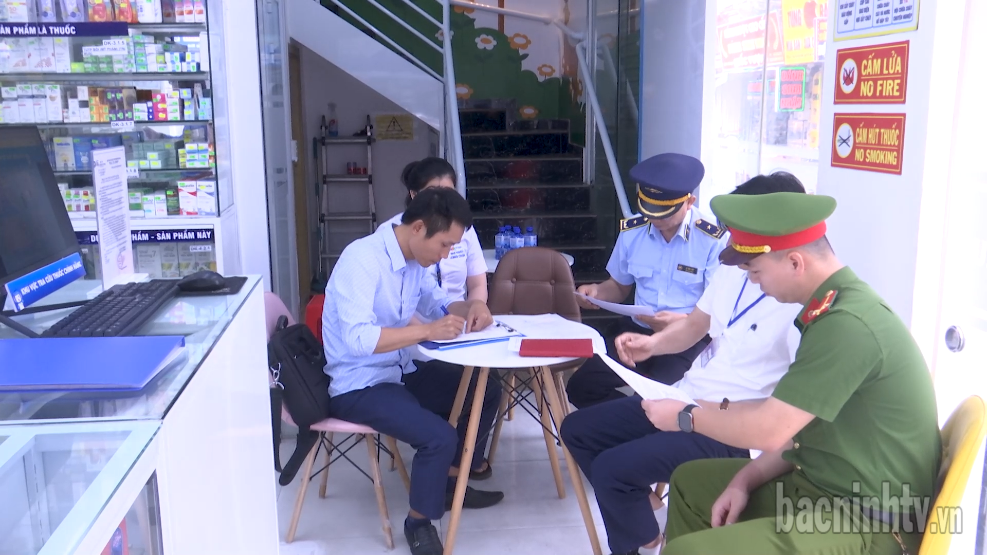 Kiểm tra đột xuất 44 cơ sở sản xuất, kinh doanh thuốc, thực phẩm bổ sung và cơ sở sản xuất, chế biến, kinh doanh thực phẩm