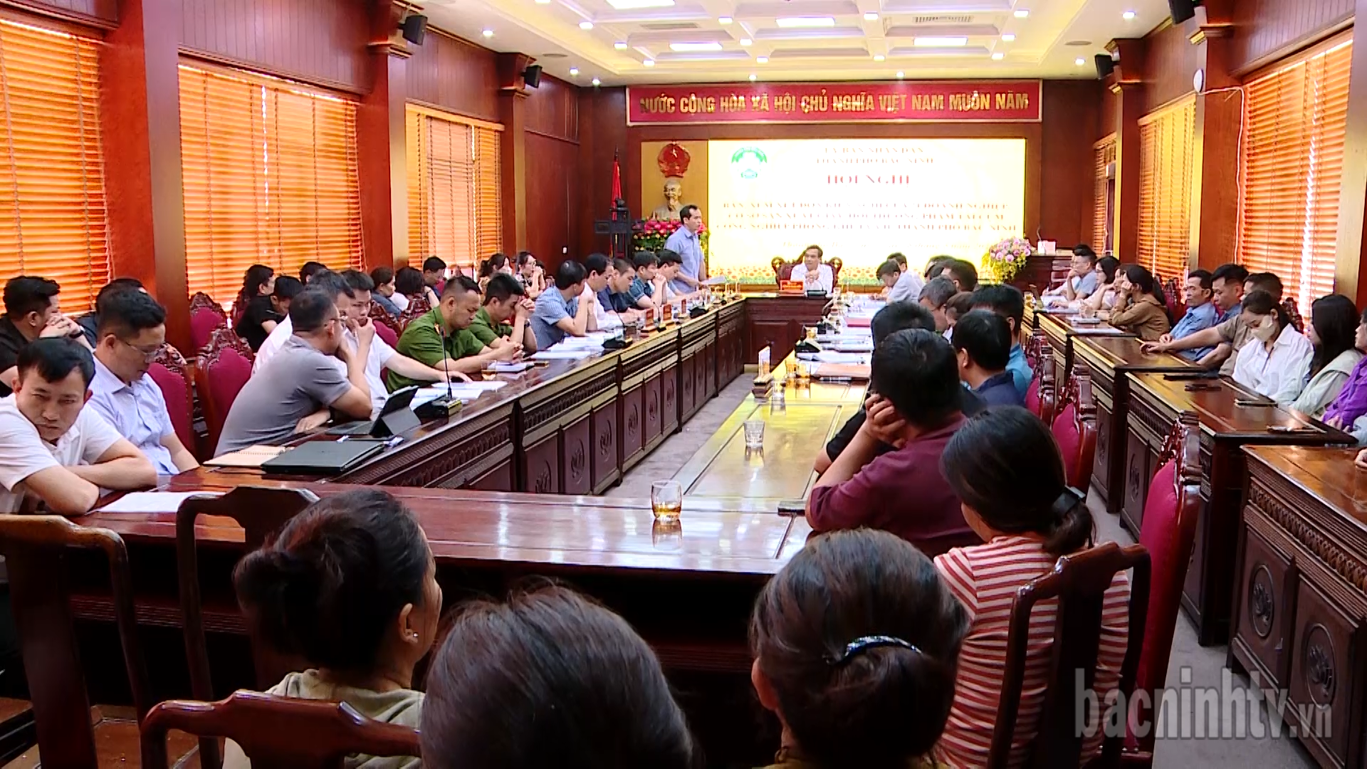 Xem xét đơn kiến nghị của 21 doanh nghiệp, cơ sở sản xuất giấy, hơi thương phẩm tại CCN Phong Khê I và II 