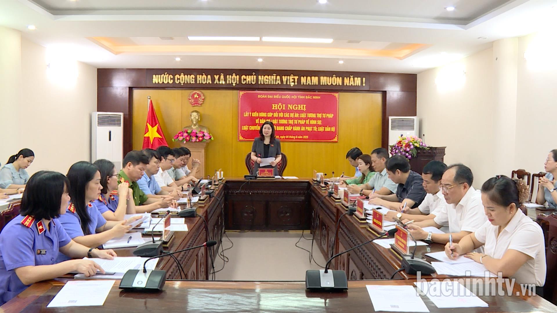 Đoàn Đại biểu Quốc hội tỉnh lấy ý kiến đóng góp vào 04 dự án luật trong lĩnh vực tương trợ tư pháp