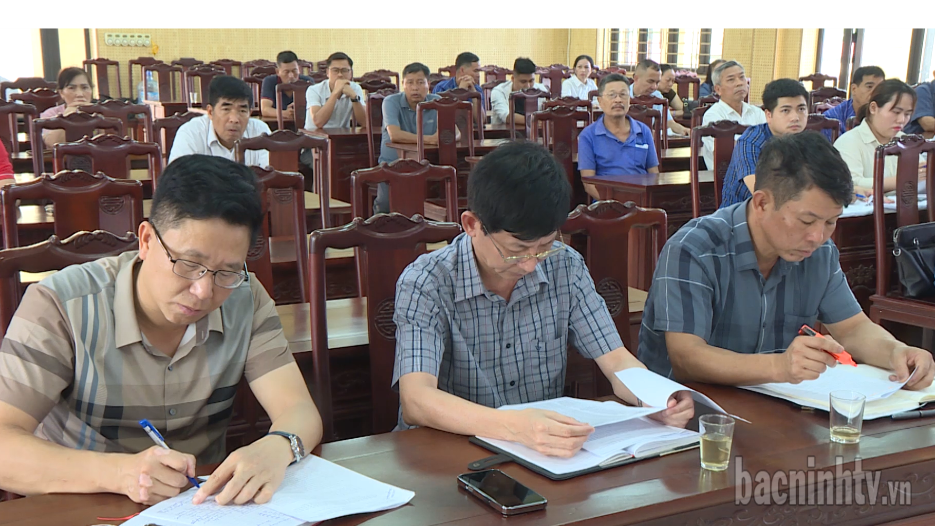 Yên Phong đối thoại với dân tháo gỡ khó khăn dự án đường TL277