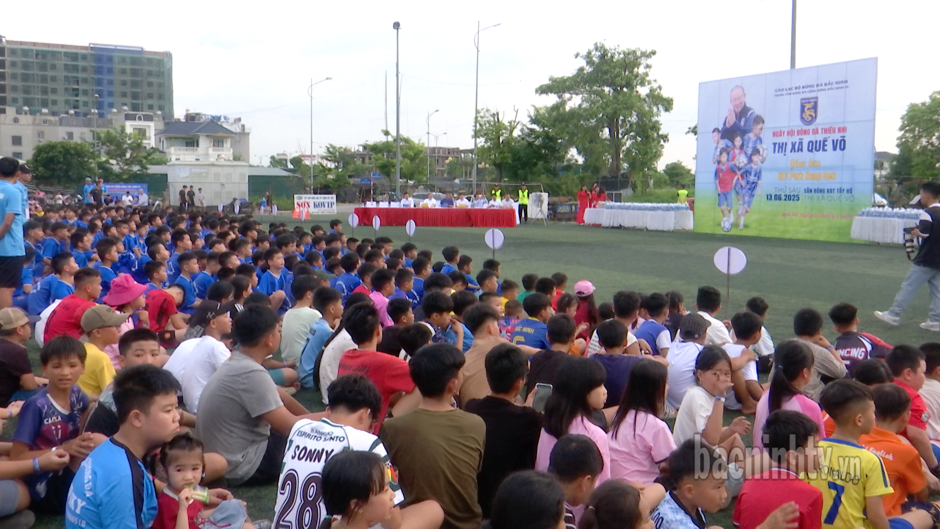 Hơn 500 thiếu nhi thị xã Quế Võ tham gia Ngày hội bóng đá