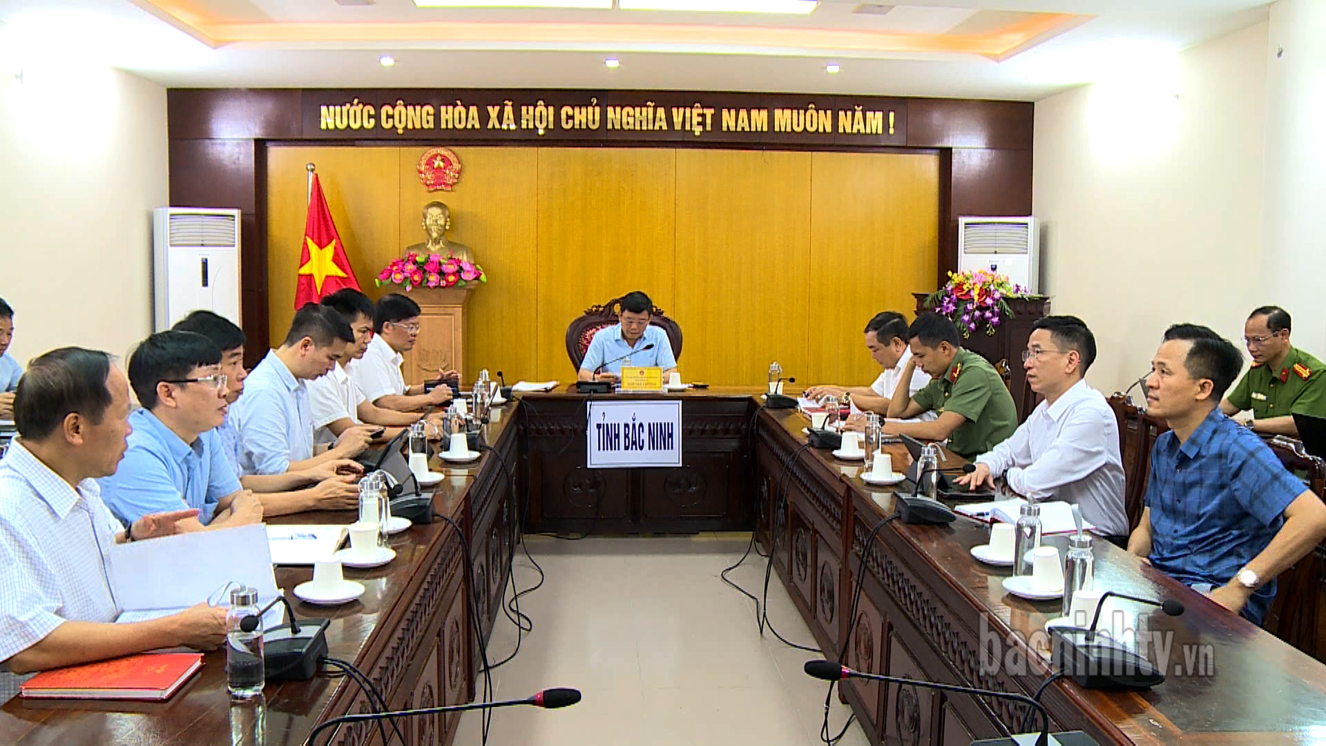 Triển khai giải pháp thực hiện rà soát, đánh giá, nâng cấp, phát triển các hệ thống thông tin phục vụ chỉ đạo, điều hành và phục vụ người dân, doanh nghiệp