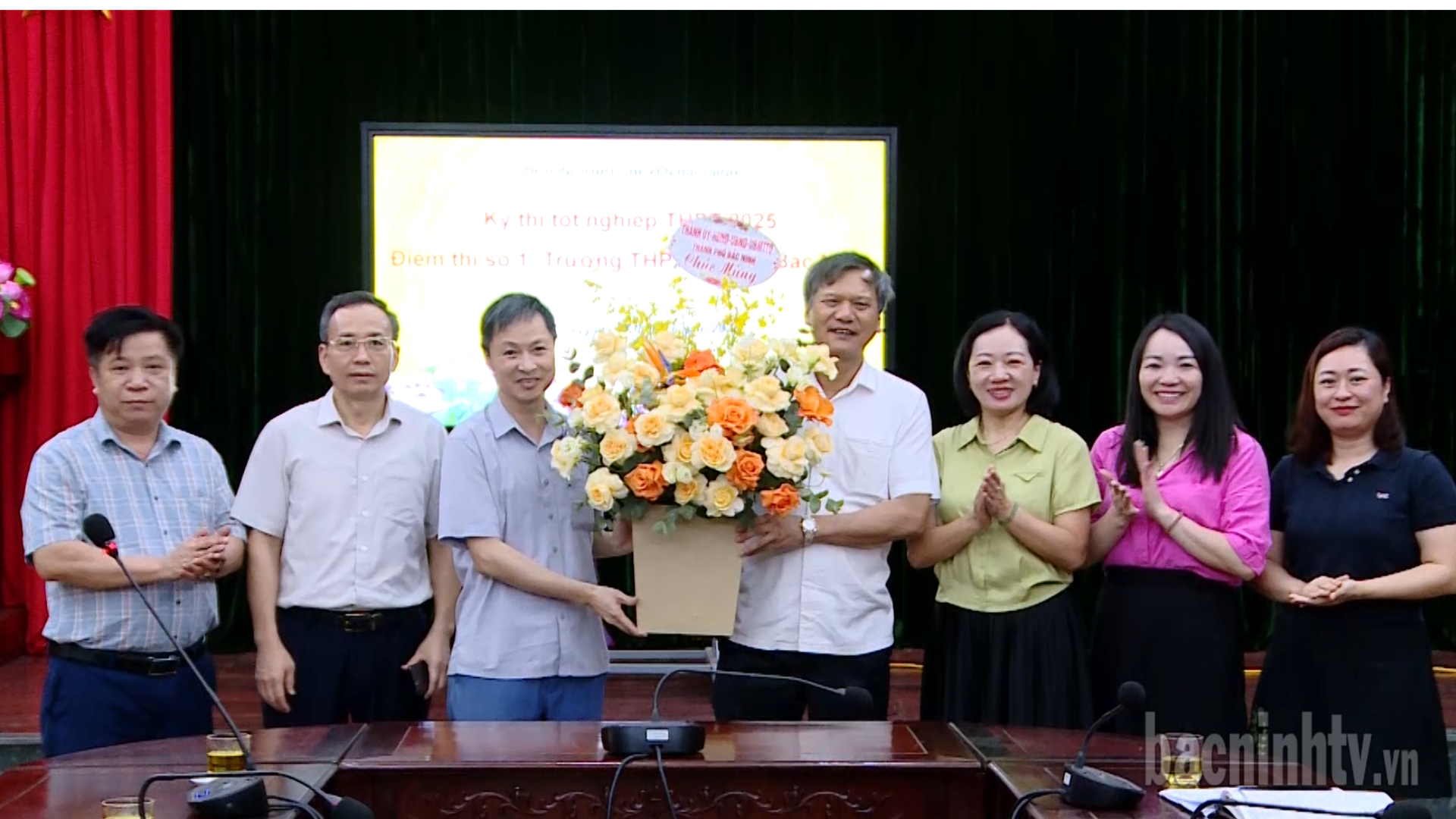 Bí thư Thành ủy Bắc Ninh thăm, động viên Hội đồng thi Trường THPT Chuyên Bắc Ninh