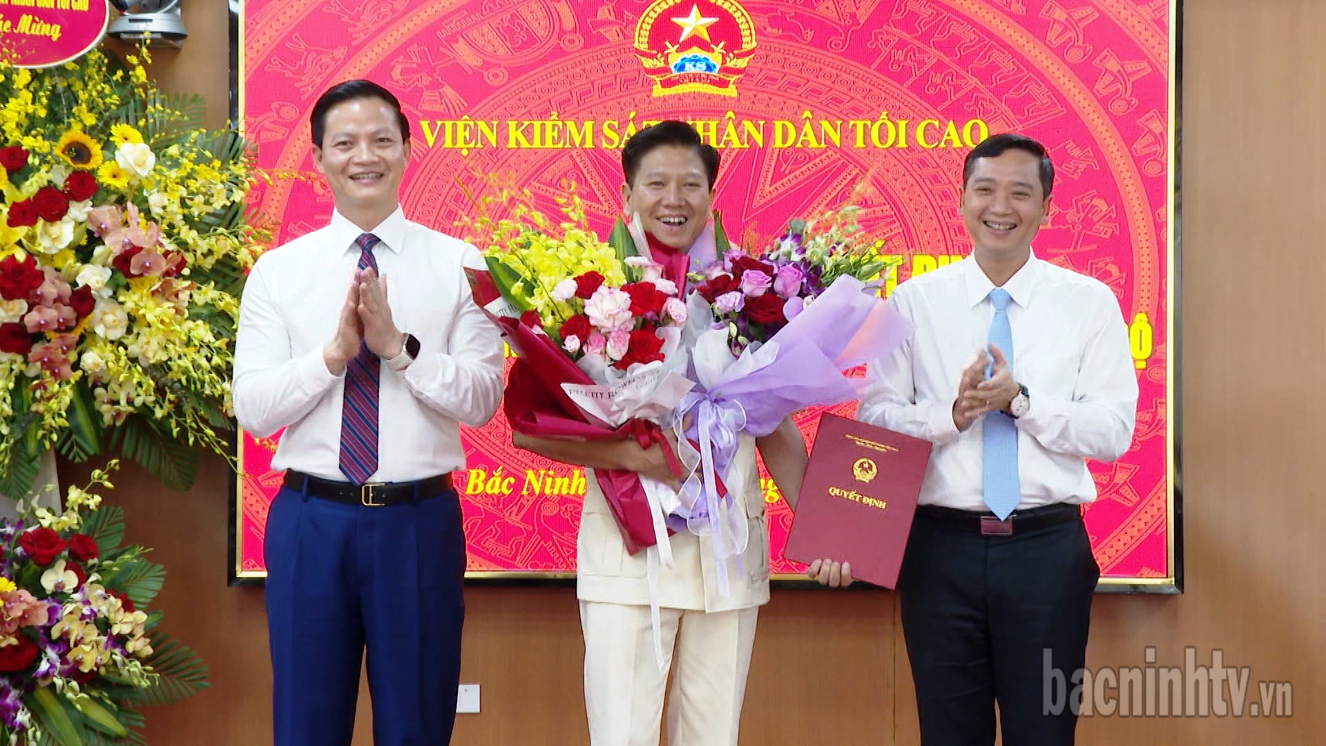 Công bố và trao các Quyết định về công tác cán bộ của Viện Kiểm sát nhân dân