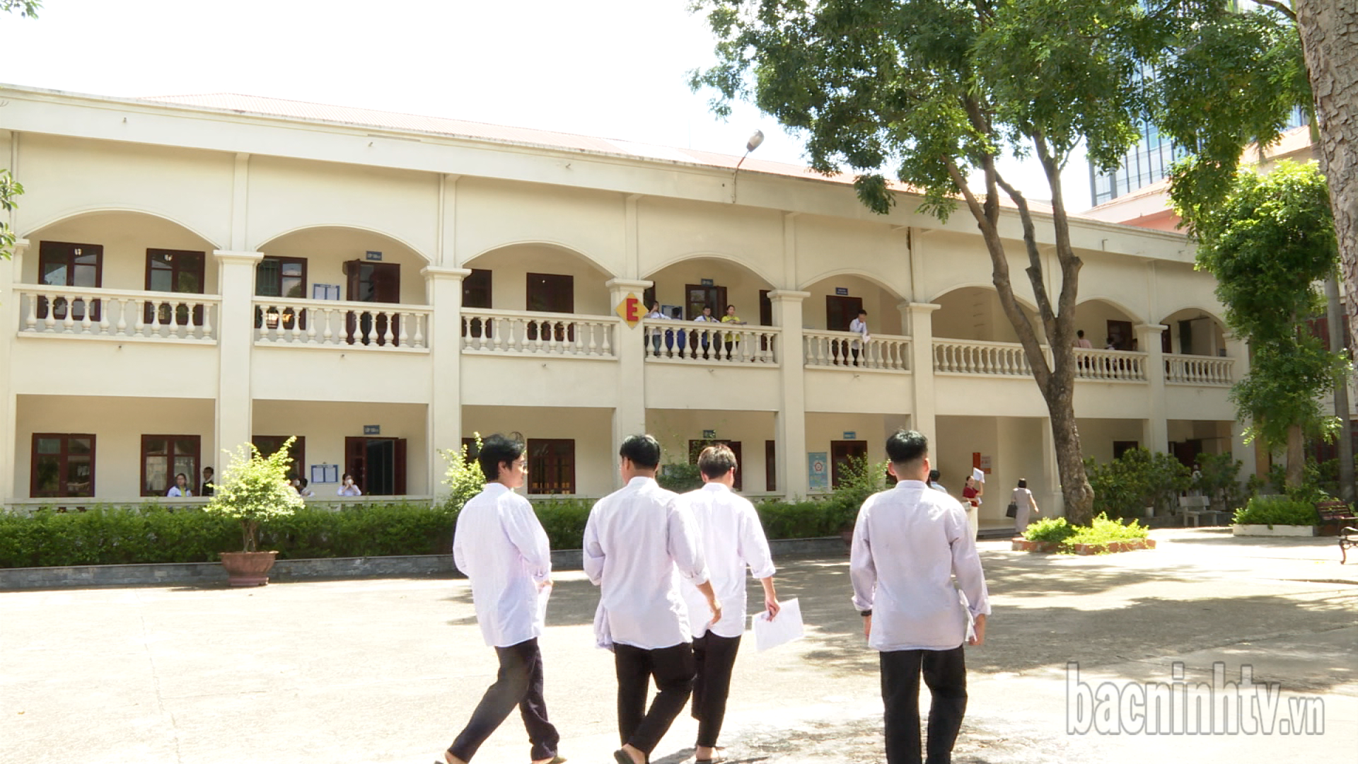Hơn 19.600 thí sinh đến trường làm thủ tục thi tốt nghiệp THPT 2025