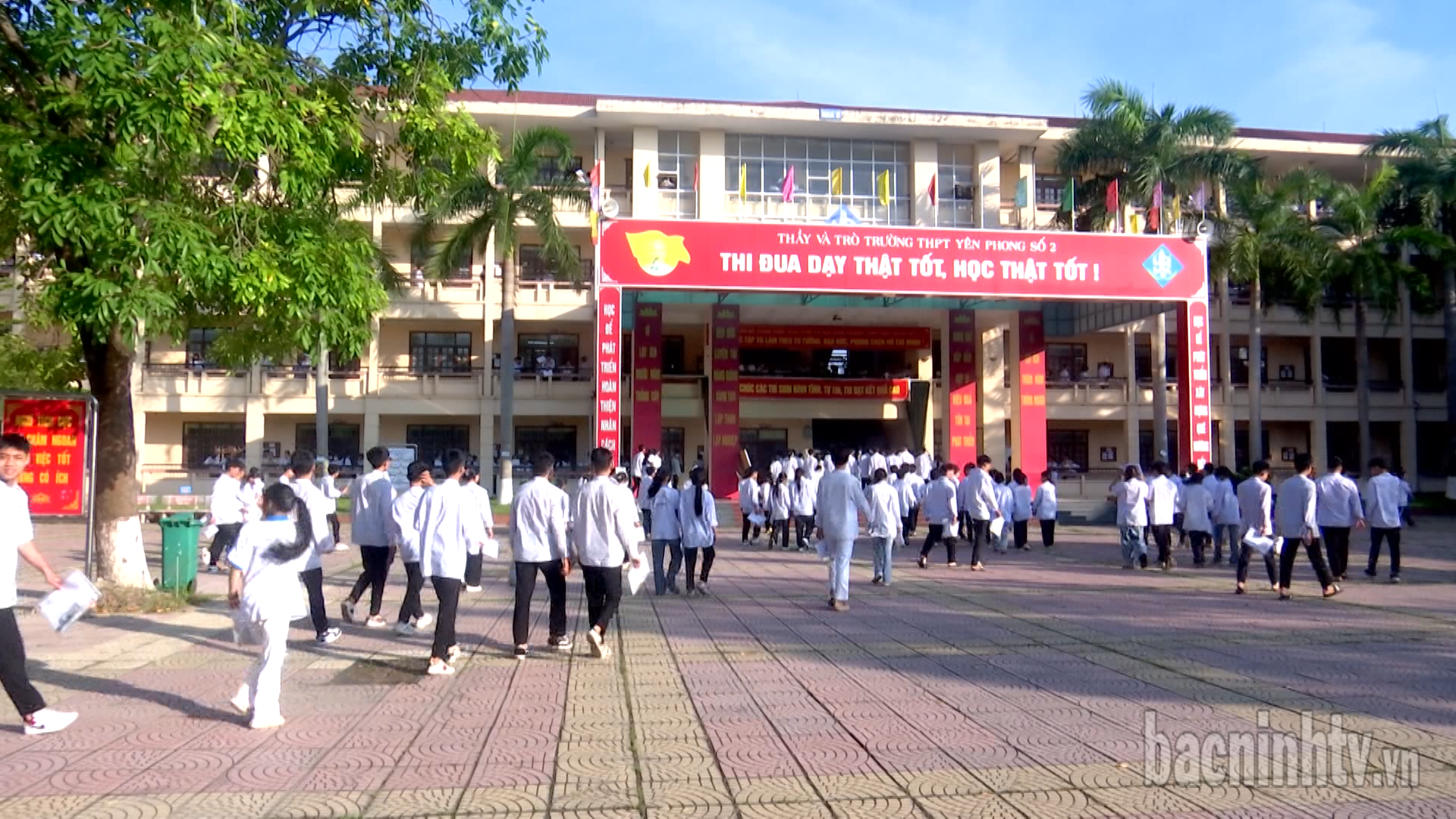 Sáng nay, hơn 19.600 thí sinh hoàn thành thi môn Văn học