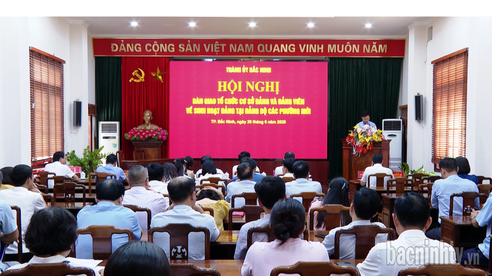 Thành ủy Bắc Ninh chuyển giao tổ chức Đảng và đảng viên