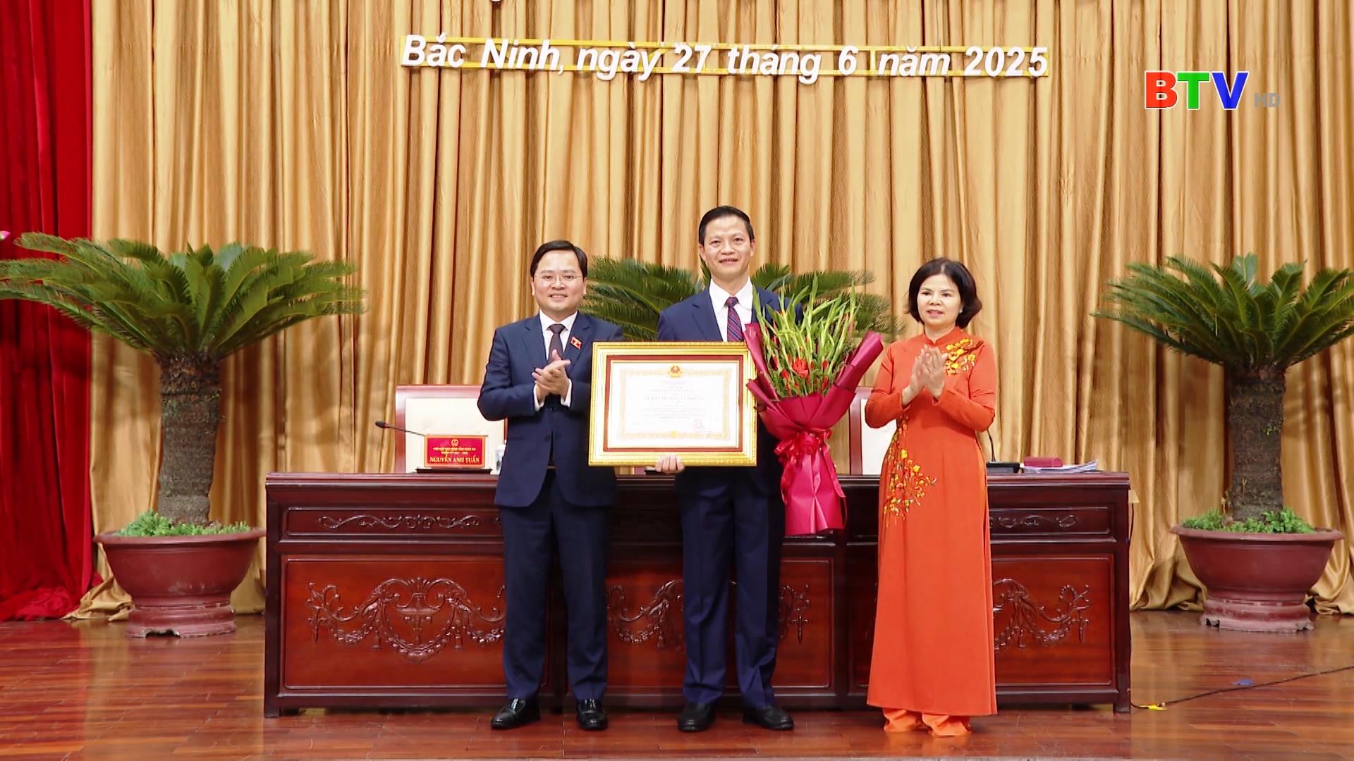 Chủ tịch UBND tỉnh được tặng thưởng Huân chương Lao động hạng Nhì